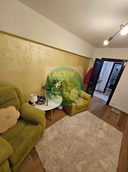 Apartament cu 4 camere decomandat în Est