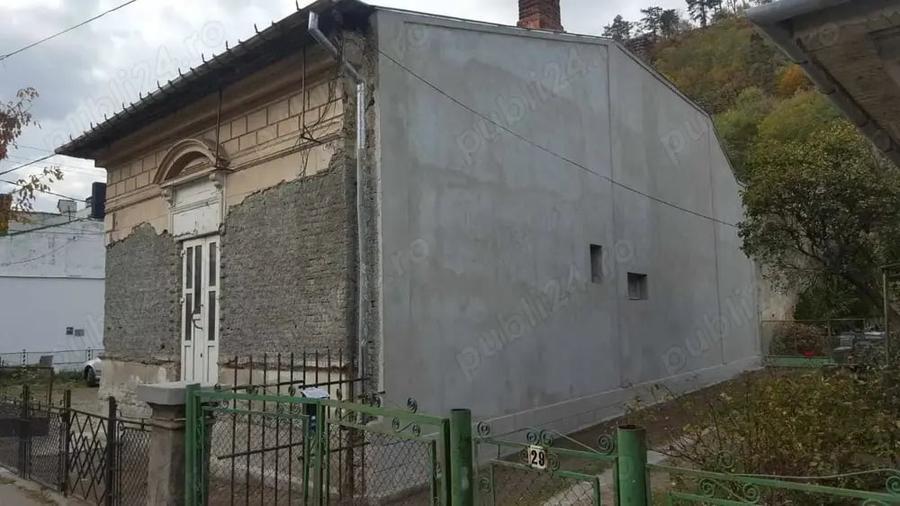 Casă cu 6 camere cu Teren 800 Mp în Central