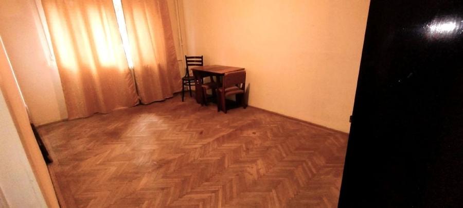 Apartament cu 3 camere decomandat în Vest