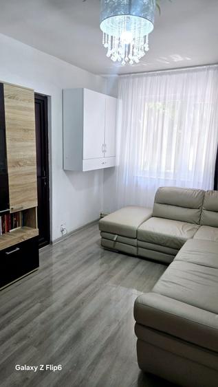 Apartament cu 2 camere semidecomandat în Craiovei