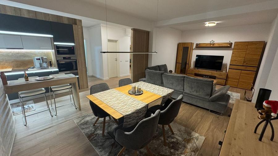 Apartament cu 2 camere decomandat, mobilat în Central