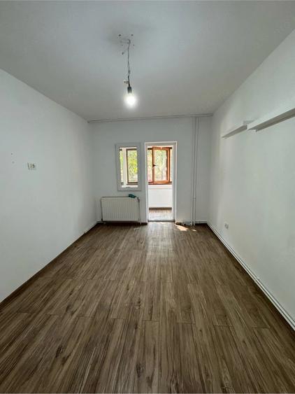 Apartament cu 3 camere decomandat în Girocului
