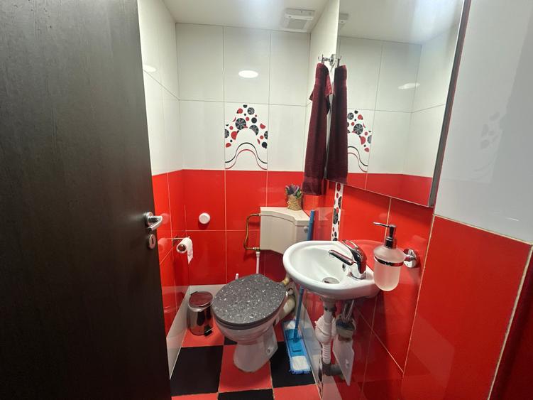 Apartament cu 3 camere semidecomandat, mobilat în Drumul Taberei
