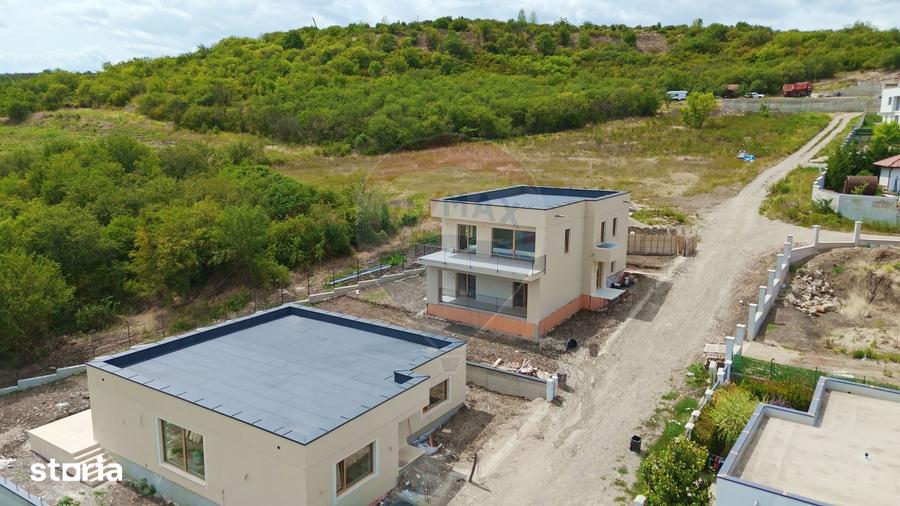 Casă cu 5 camere cu Teren 435 Mp în Paleu
