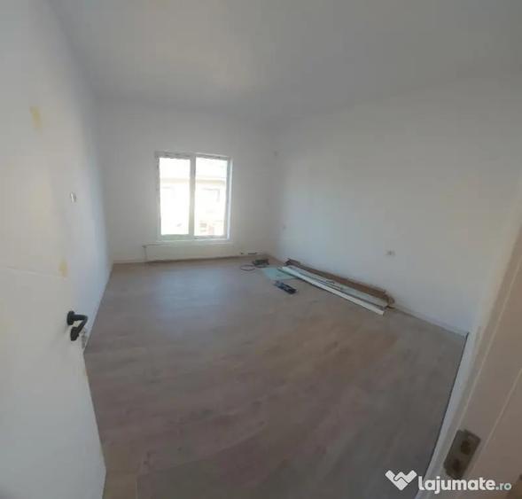 Casă cu 5 camere cu Teren 210 Mp în Central