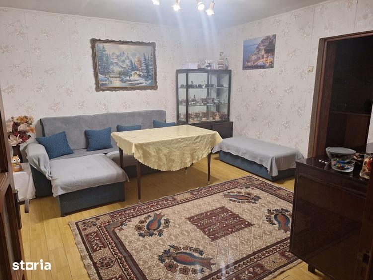 Casă cu 5 camere cu Teren 211 Mp în Brătianu