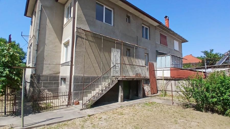 Casă individuală cu 5 camere cu Canalizare în Vest