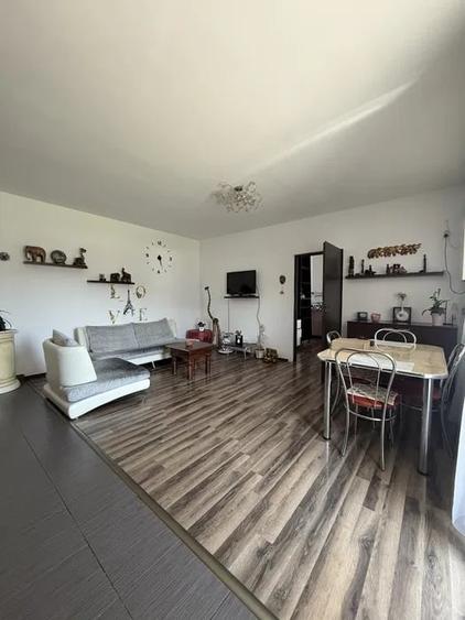 Apartament cu 2 camere semidecomandat, mobilat în Florești