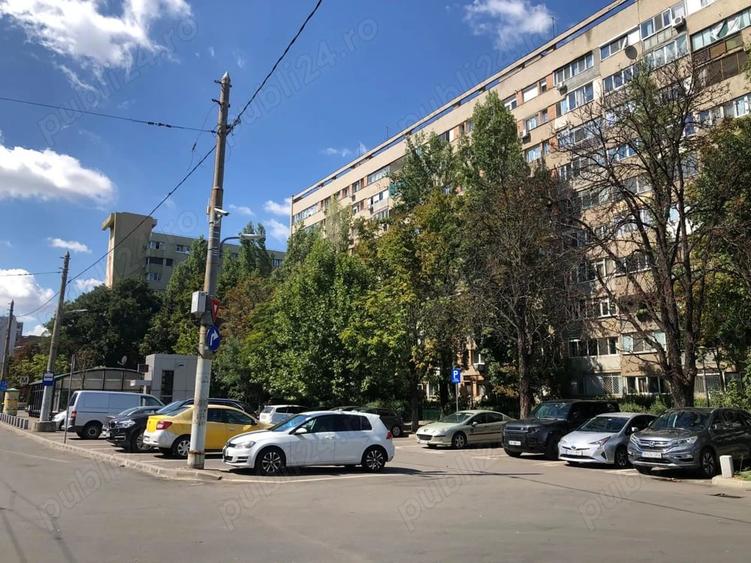 Apartament cu 3 camere semidecomandat în Gorjului