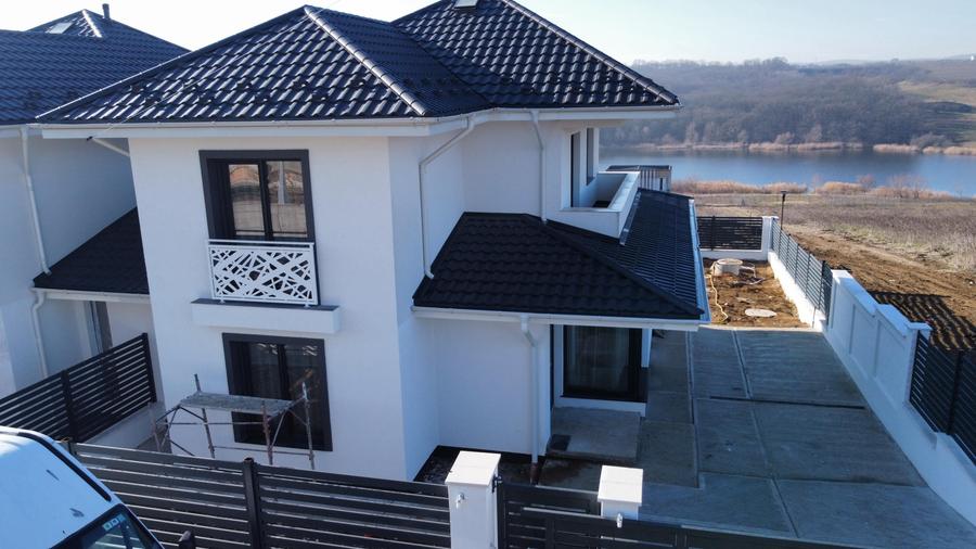 Duplex cu 4 camere cu Canalizare în Central