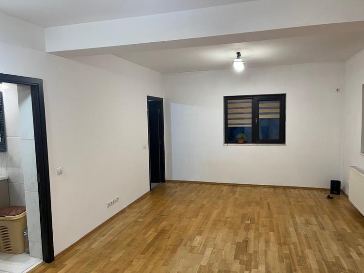 Casă individuală cu 4 camere cu Canalizare în Central