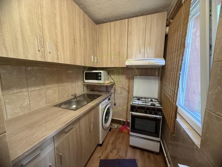 Apartament cu 3 camere semidecomandat, mobilat în Craiovița Nouă