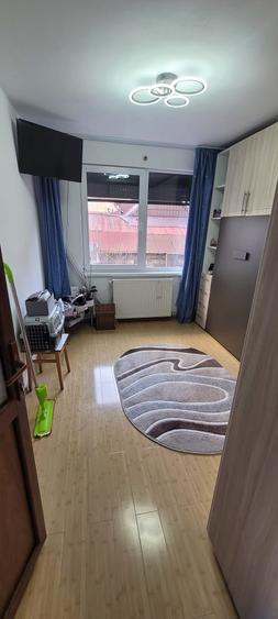 Apartament cu 3 camere decomandat în Craiter