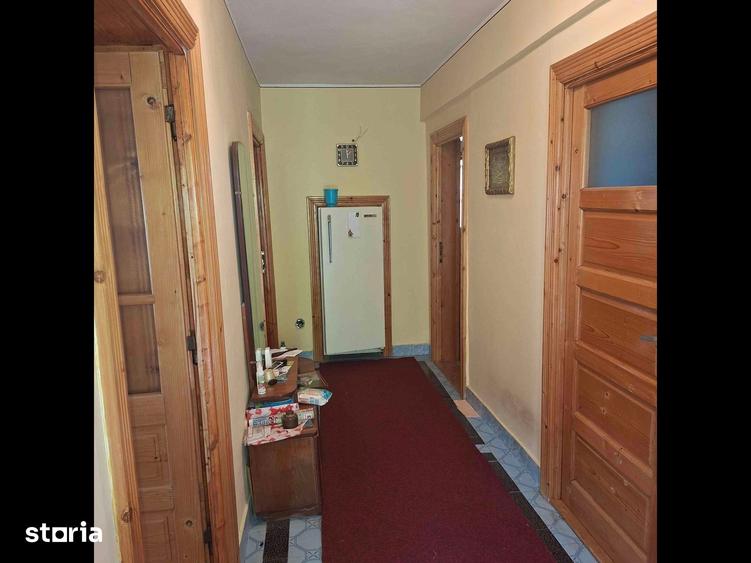 Casă cu 6 camere cu Teren 210 Mp în Rovine
