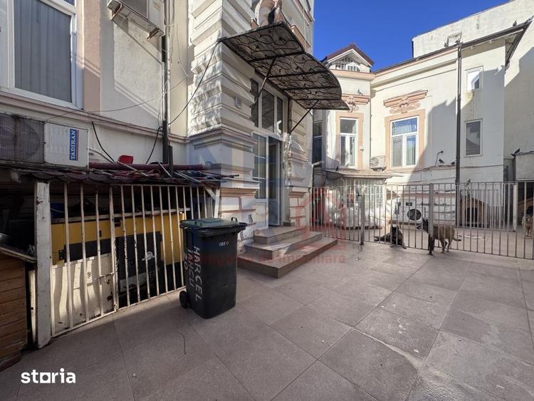 Casă cu 9 camere cu Teren 221 Mp în Eminescu