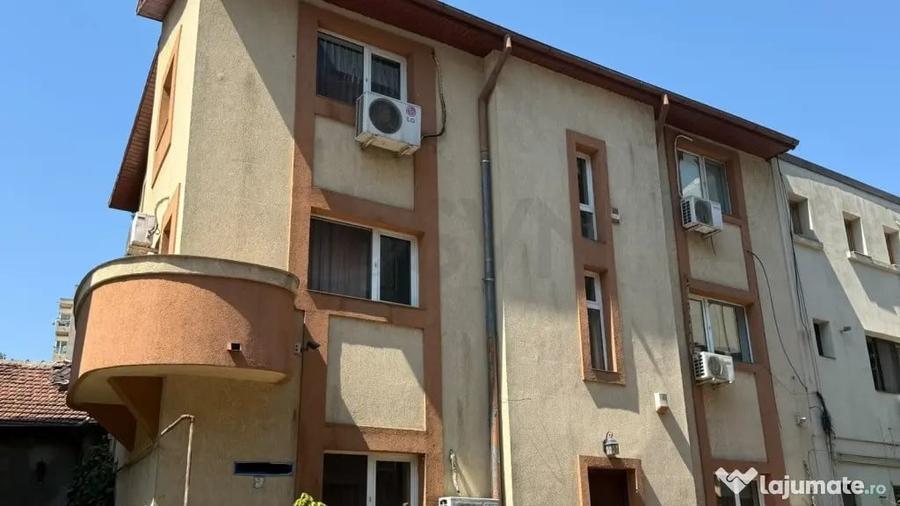 Casă cu 8 camere cu Teren 200 Mp în Unirii