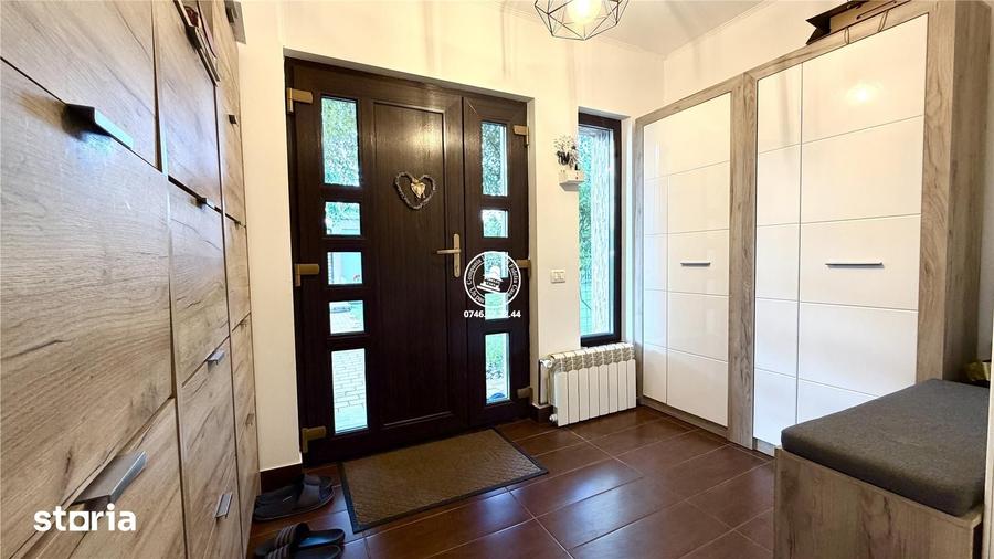 Casă cu 5 camere cu Teren 1000 Mp în Aroneanu