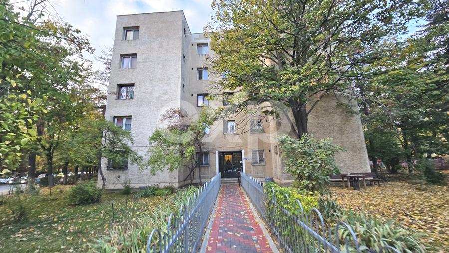Apartament cu 3 camere semidecomandat în Titan