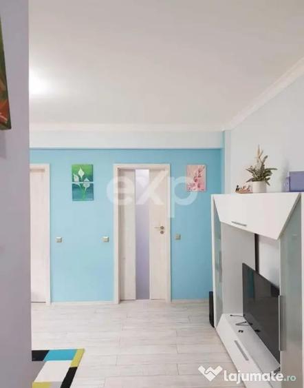 Apartament cu 3 camere semidecomandat în Florești