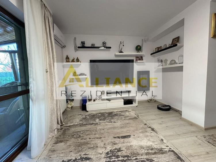 Duplex cu 3 camere decomandat cu Canalizare în Splaiul Unirii