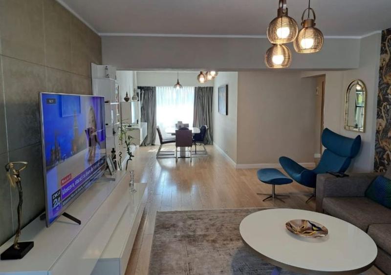 Apartament cu 4 camere semidecomandat în Calea Victoriei