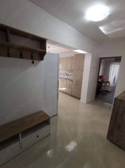 Apartament cu 3 camere semidecomandat în Traian