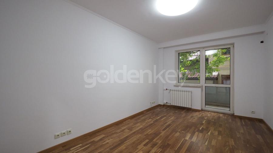 Apartament cu 9 camere decomandat în Aviatorilor