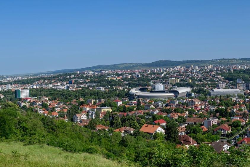 Apartament cu 2 camere decomandat în Exterior Vest