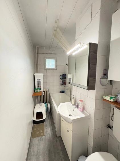 Apartament cu 3 camere semidecomandat în Circumvalațiunii