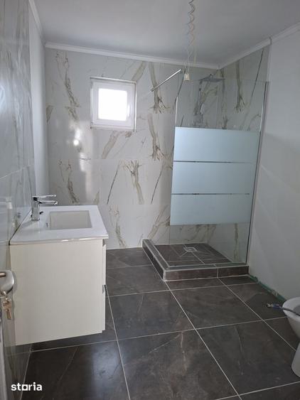 Casă cu 5 camere cu Teren 613 Mp în Malu Mare
