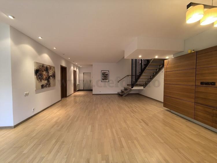 Casă cu 7 camere cu Piscina în Pipera