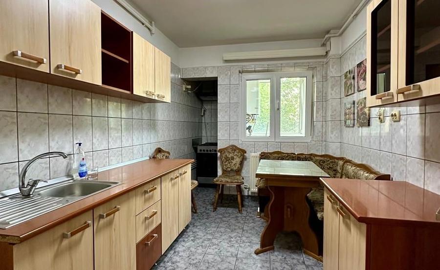 Apartament cu 4 camere decomandat în Apărătorii Patriei