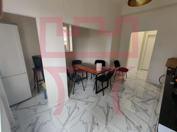 Apartament cu 3 camere semidecomandat, mobilat în Semicentral