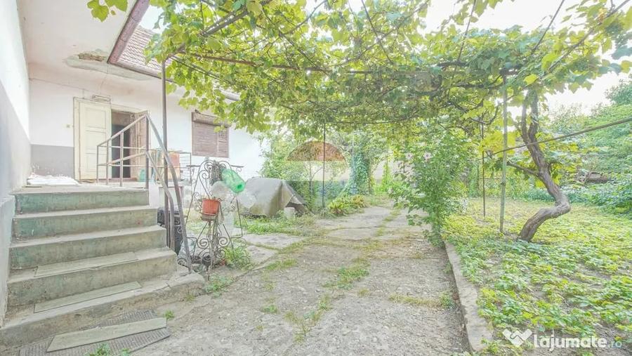 Casă cu 3 camere cu Teren 553 Mp în Central