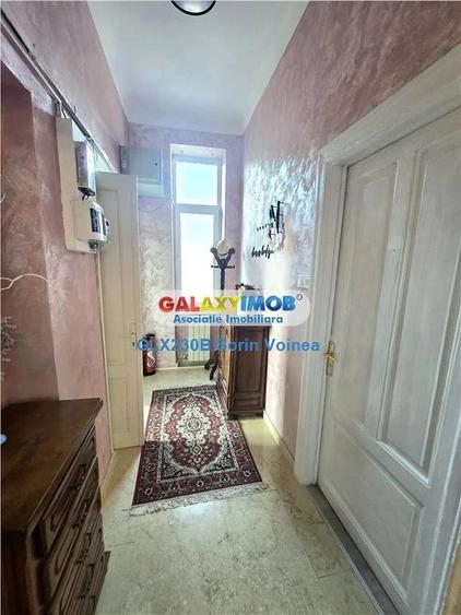 Apartament cu 4 camere semidecomandat în Unirii