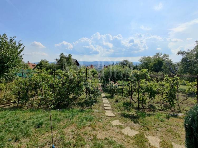 Casă individuală cu 6 camere cu Canalizare în Dâmbul Rotund