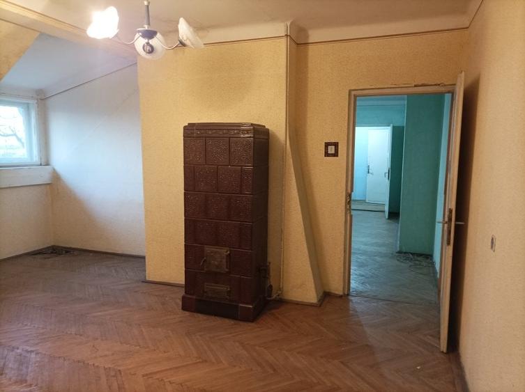 Apartament cu 3 camere semidecomandat în Central