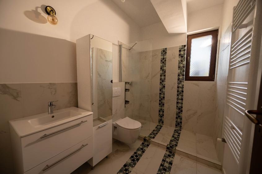 Casă individuală cu 4 camere cu Canalizare în Balotești