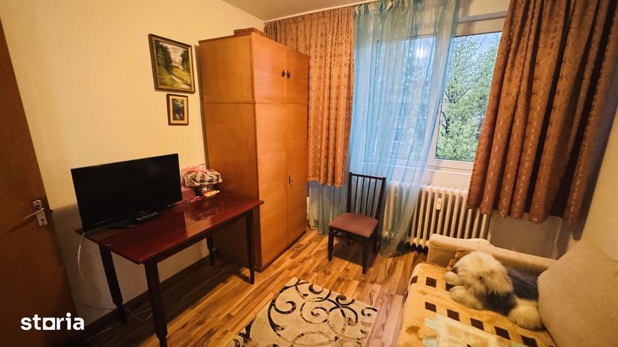 Apartament cu 3 camere decomandat în Titan