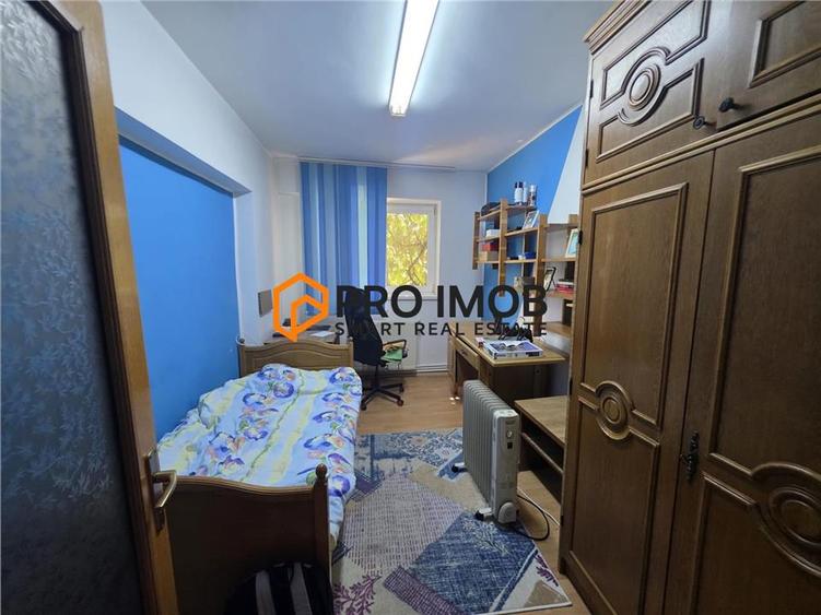 Apartament cu 3 camere decomandat, mobilat în Central