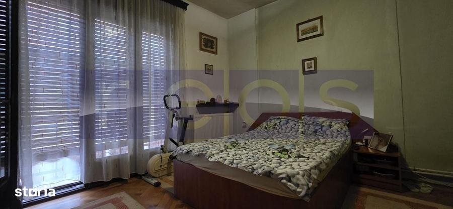 Apartament cu 3 camere semidecomandat în Universitate