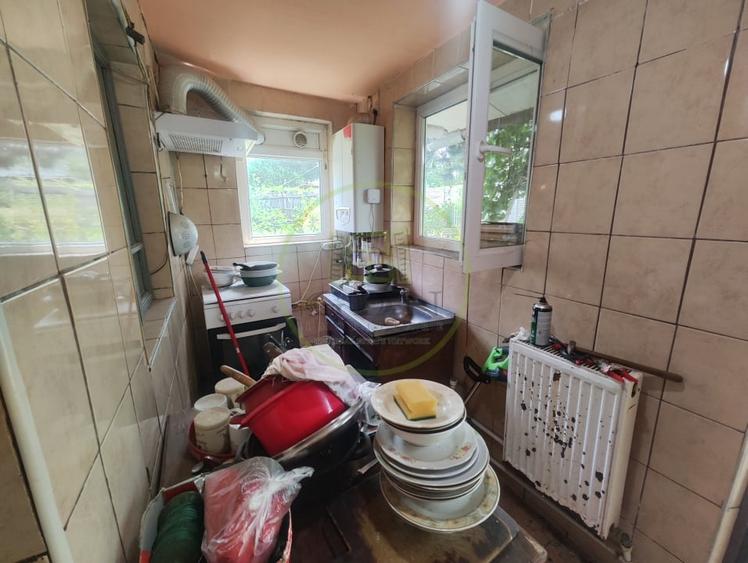 Casă individuală cu 3 camere cu Canalizare în Bariera Vâlcii