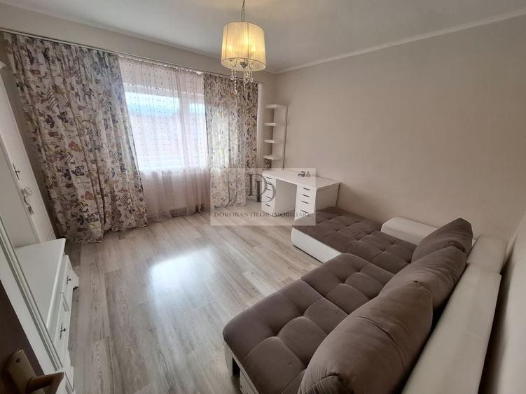 Apartament cu 3 camere decomandat, mobilat în Central