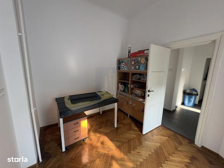 Casă cu 4 camere în Central