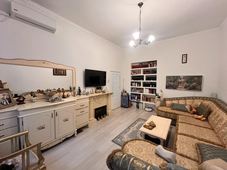 Apartament cu 3 camere decomandat în Universitate