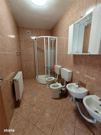 Casă cu 5 camere cu Teren 225 Mp în Moșilor