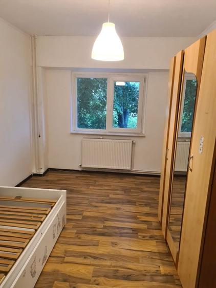 Apartament cu 3 camere decomandat în Șcheia