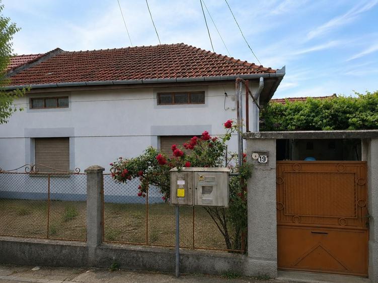 Casă cu 4 camere în Central
