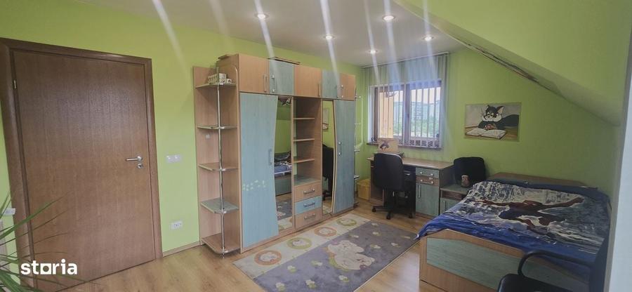 Casă cu 4 camere în Central