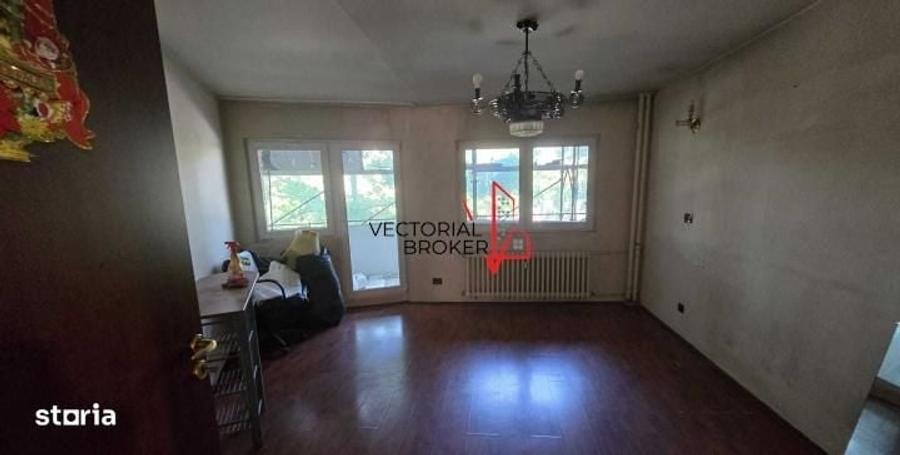 Apartament cu 4 camere decomandat în Mihai Bravu
